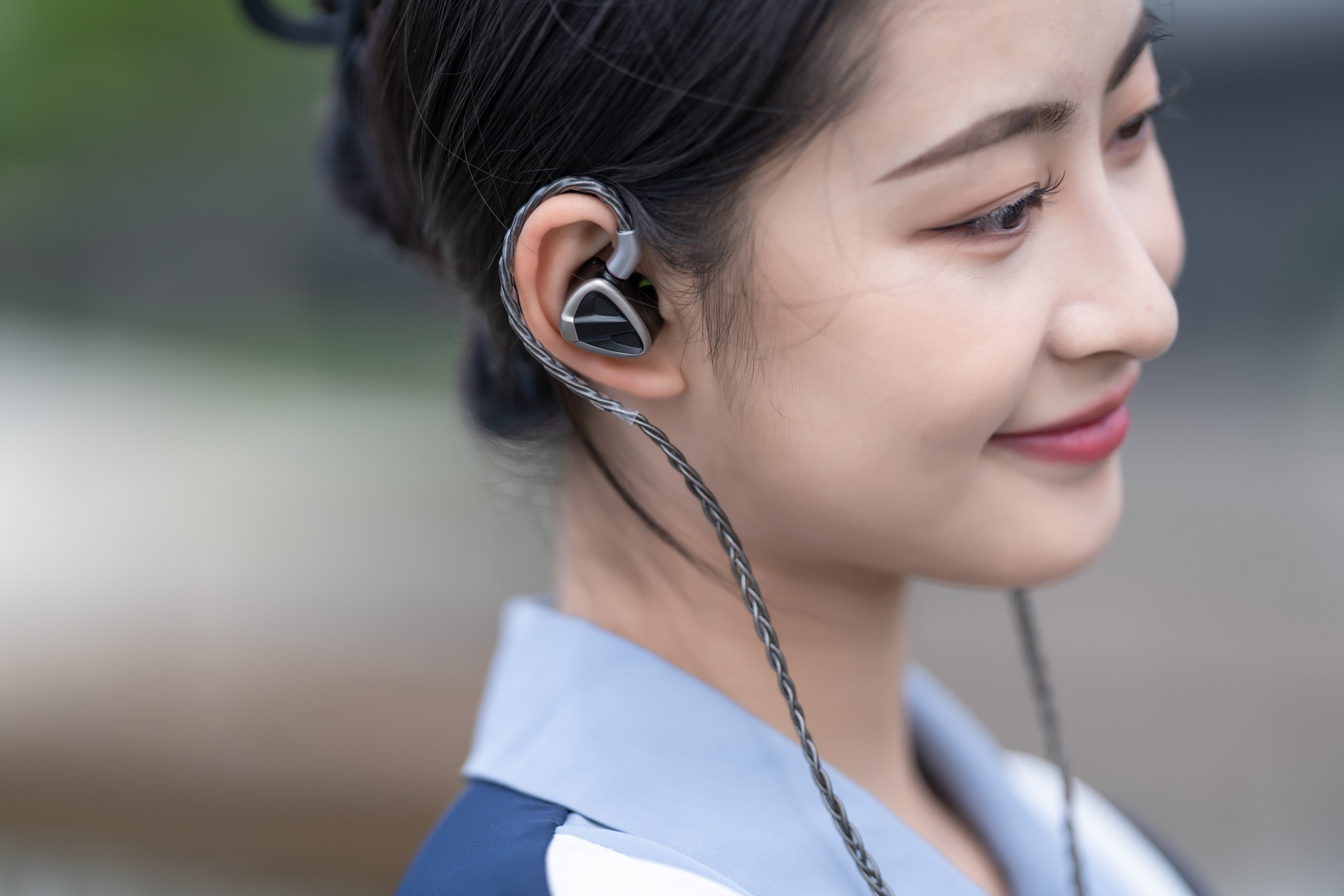 FIIO FH19 Flagship Hybrid IEMs with 2 Dynamic and 6 BA Drivers
