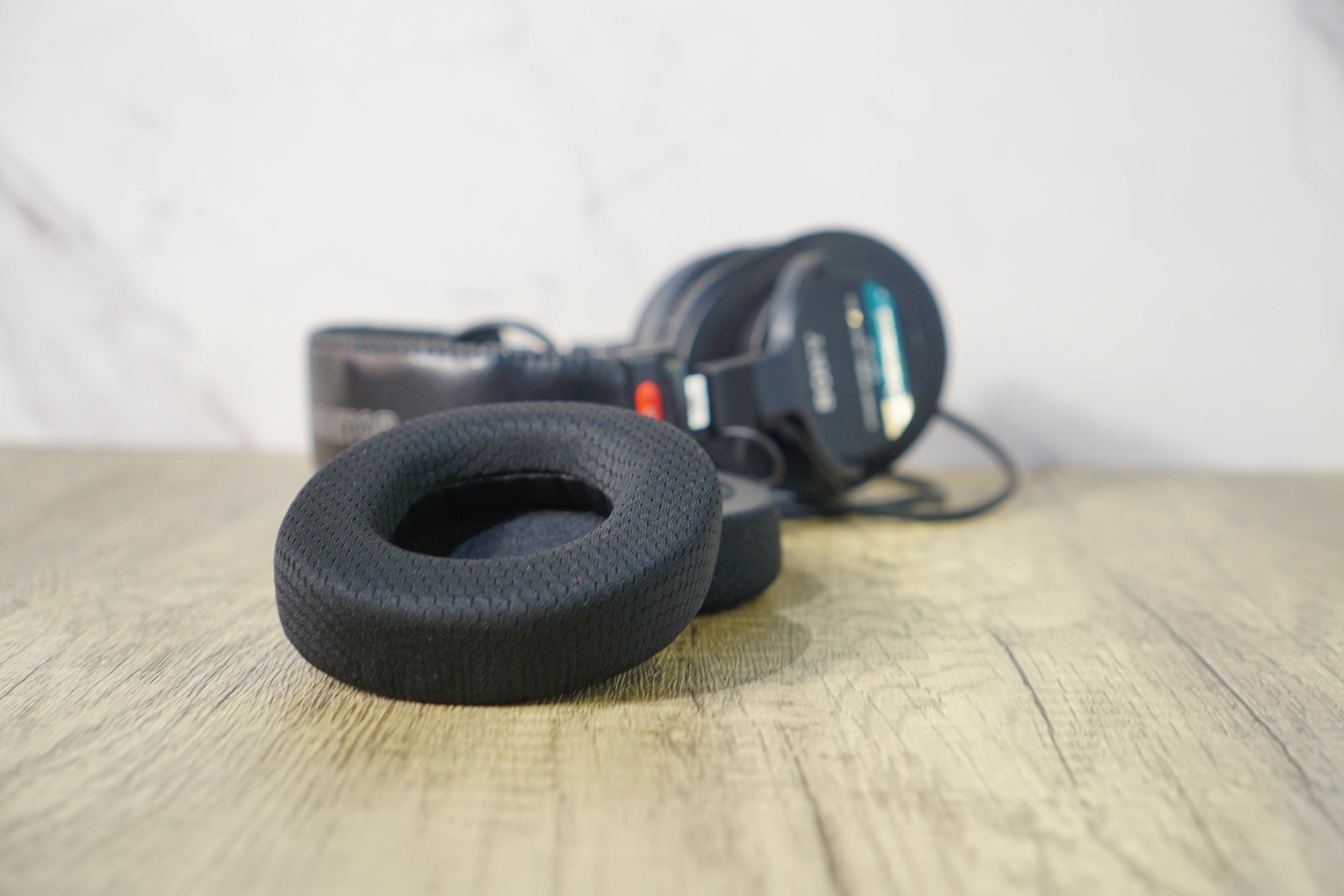 Sony MDR-7506 / MDR-CD900ST / MDR-V6 / MDR-V7  Replacement Earpads (Fabric, Lambskin, Protein Leather)