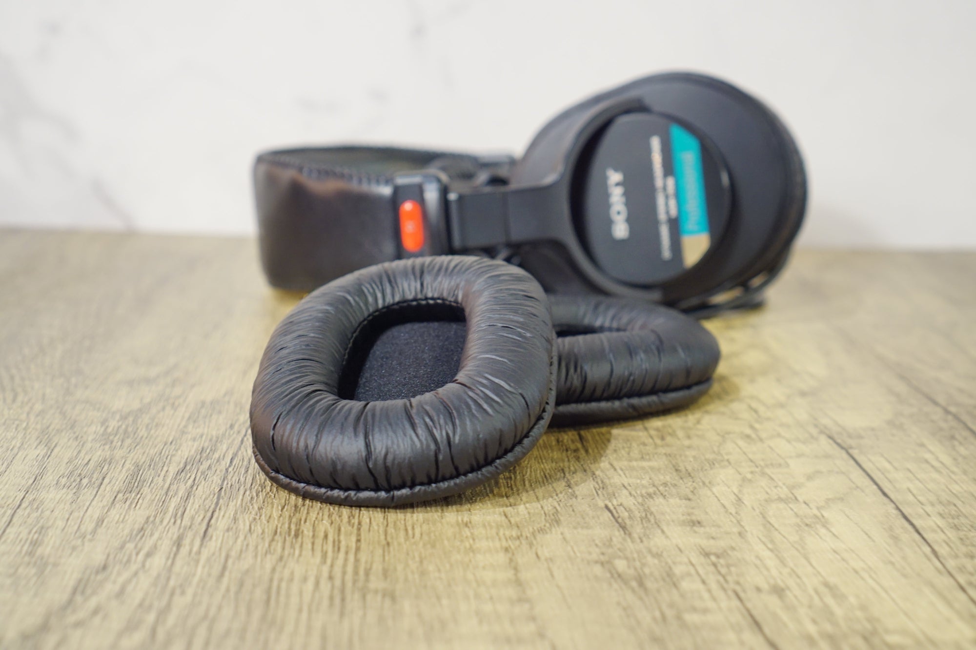 Sony MDR-7506 / MDR-CD900ST / MDR-V6 / MDR-V7  Replacement Earpads (Fabric, Lambskin, Protein Leather)