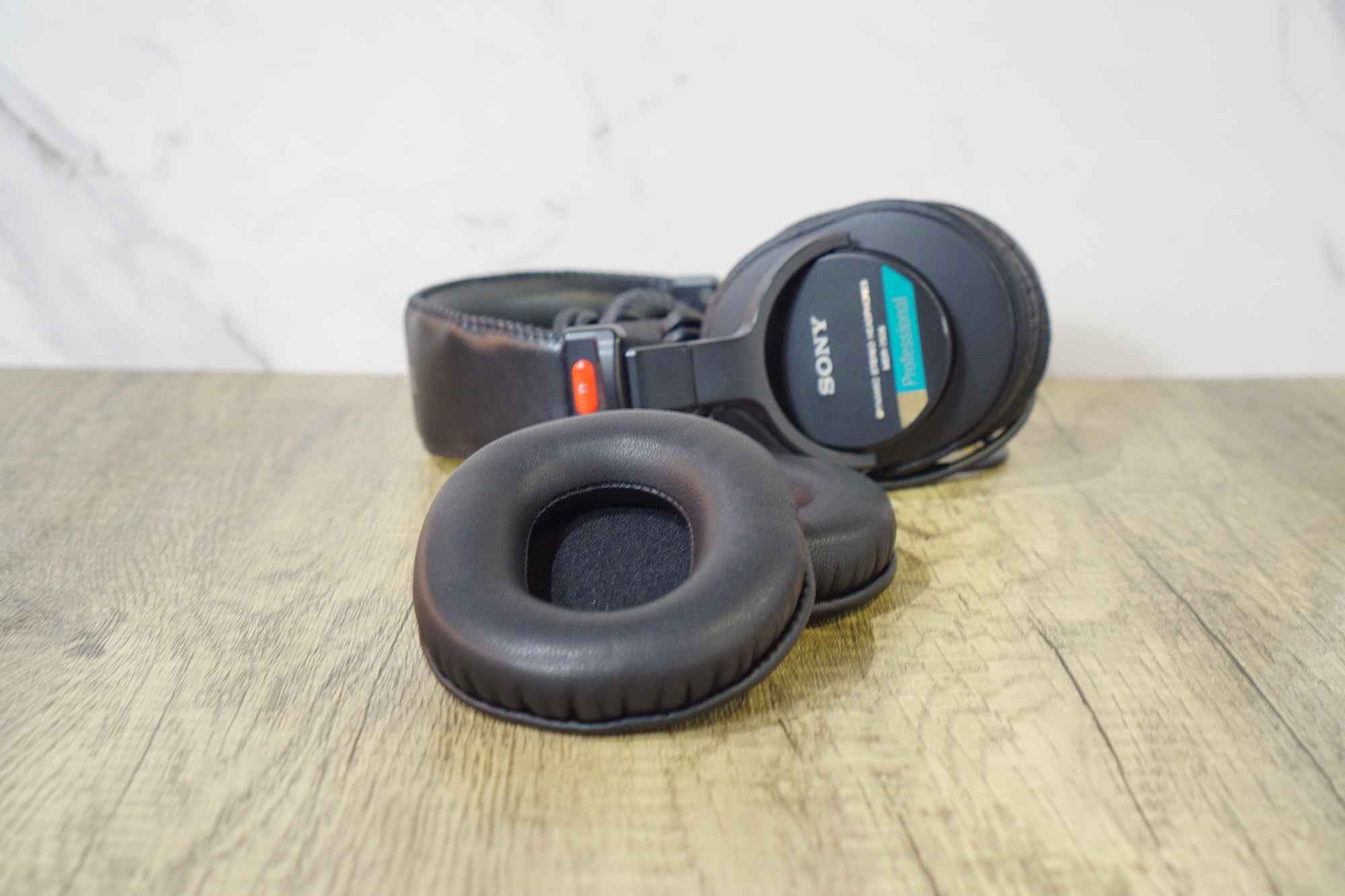 Sony MDR-7506 / MDR-CD900ST / MDR-V6 / MDR-V7  Replacement Earpads (Fabric, Lambskin, Protein Leather)