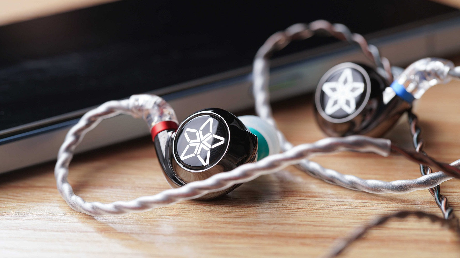 FiiO FH11 - 1DD+1BA Hybrid IEM Earphone Carbon-based Dynamic Driver with Custom Balanced Armature Driver