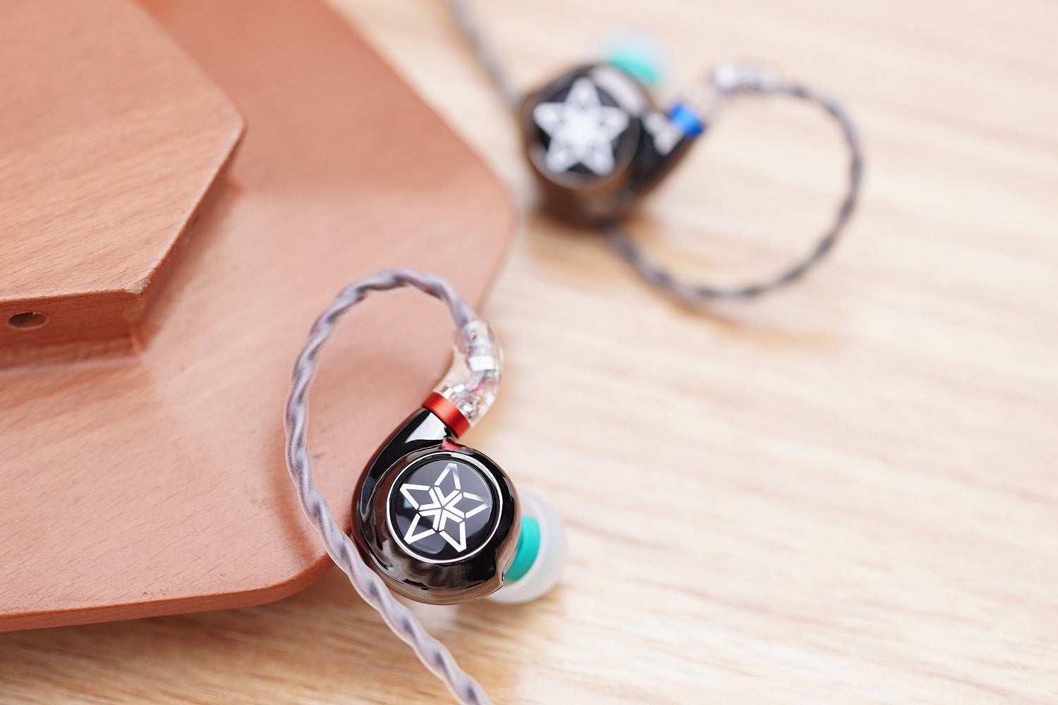 FiiO FH11 - 1DD+1BA Hybrid IEM Earphone Carbon-based Dynamic Driver with Custom Balanced Armature Driver