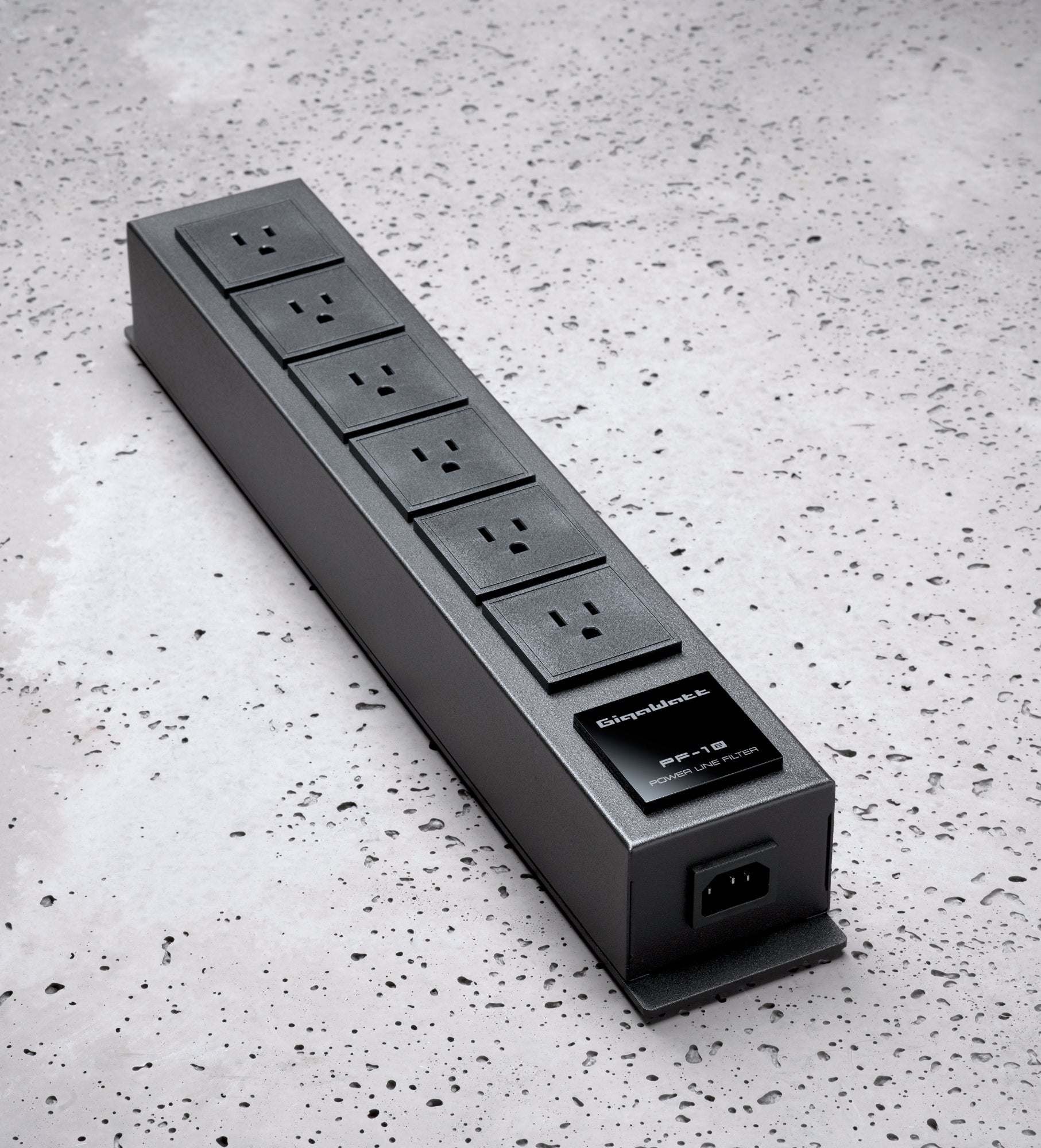GigaWatt PF-1e Filtering Power Strip (POLAND)