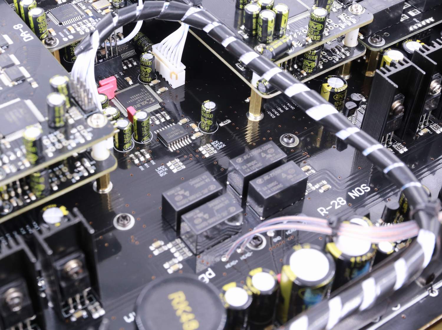 Audio-GD R-28 NOS - R28 NOS All-in-One Fully Balanced R2R Discrete Transistors DAC Headphone Amplifier And Preamplifier