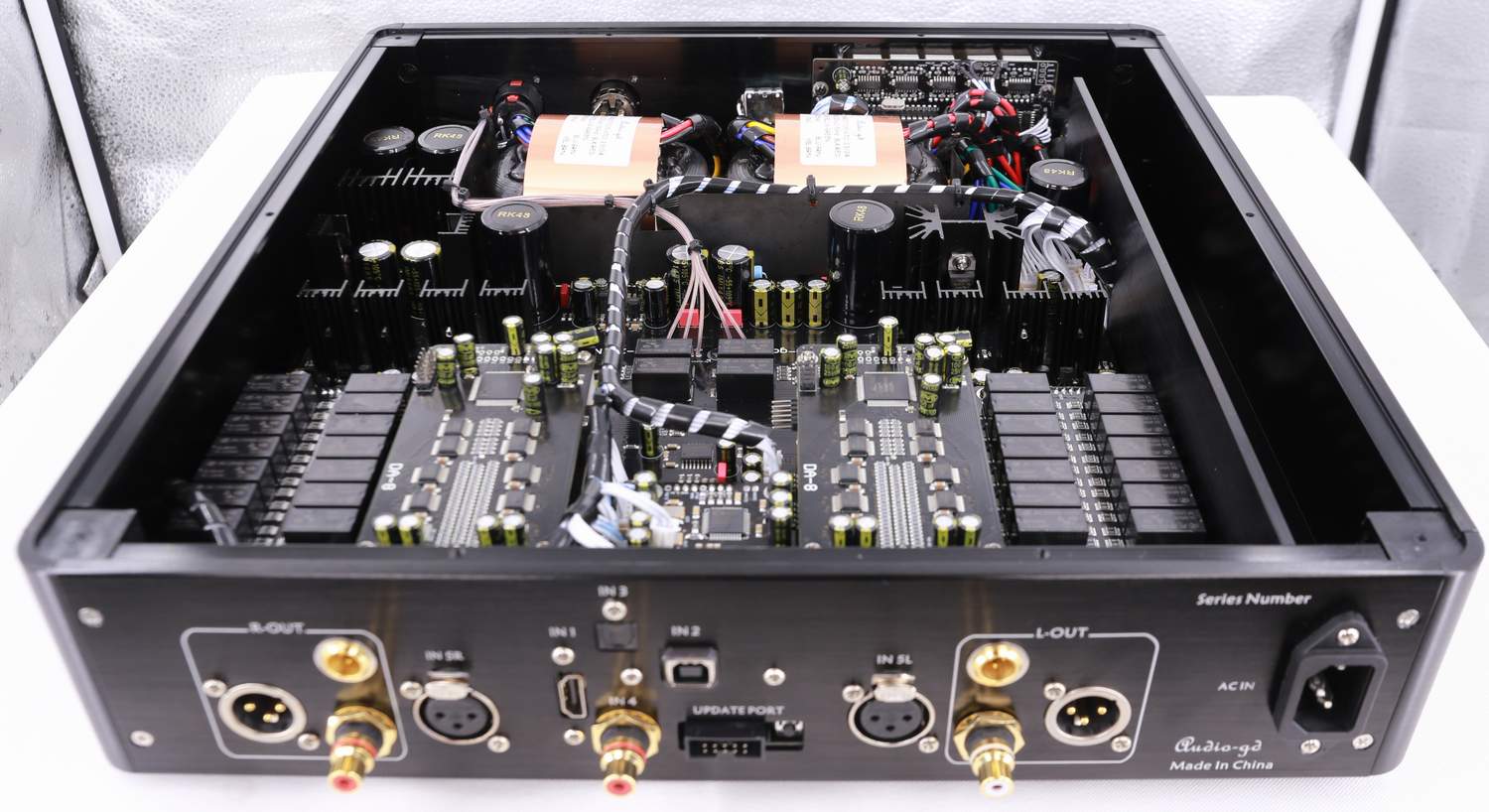 Audio-GD R-28 NOS - R28 NOS All-in-One Fully Balanced R2R Discrete Transistors DAC Headphone Amplifier And Preamplifier