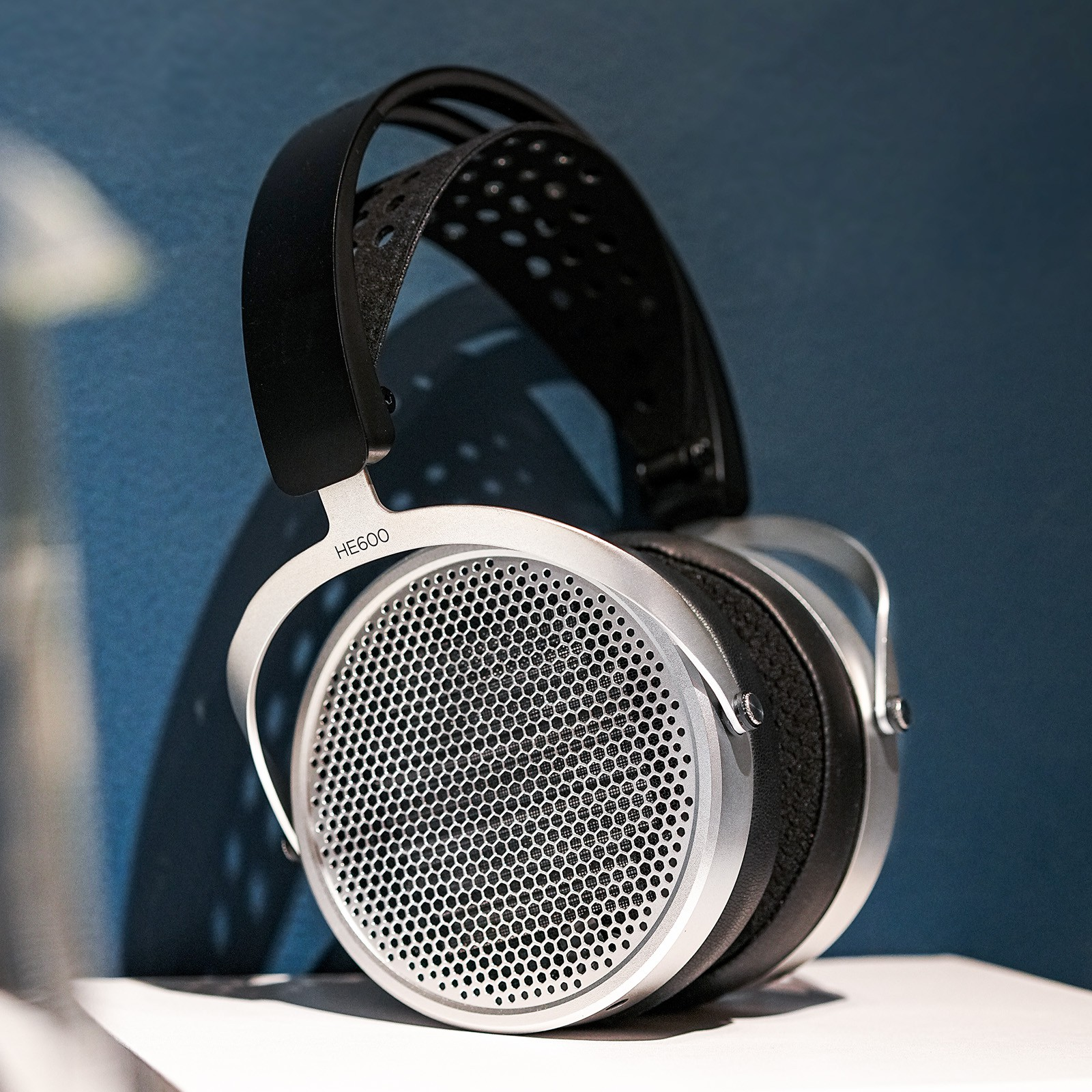 HiFiMAN HE600 Planar Magnetic Headphones with New NEO Supernano Diaphragm Gen. 2