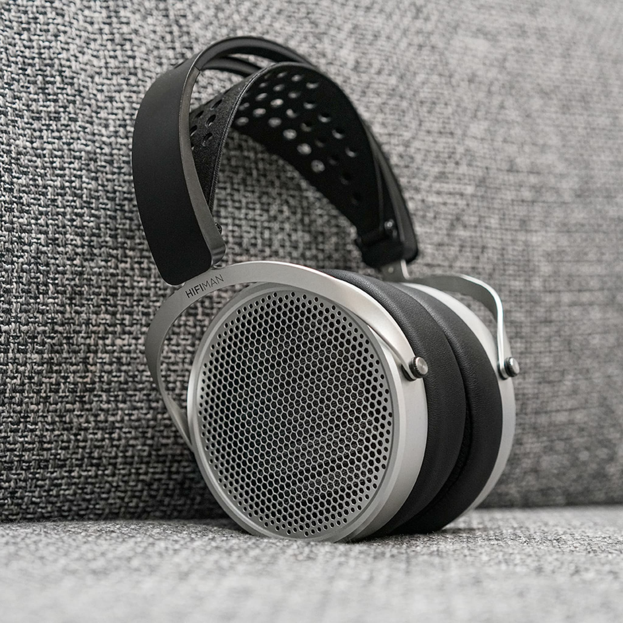 HiFiMAN HE600 Planar Magnetic Headphones with New NEO Supernano Diaphragm Gen. 2