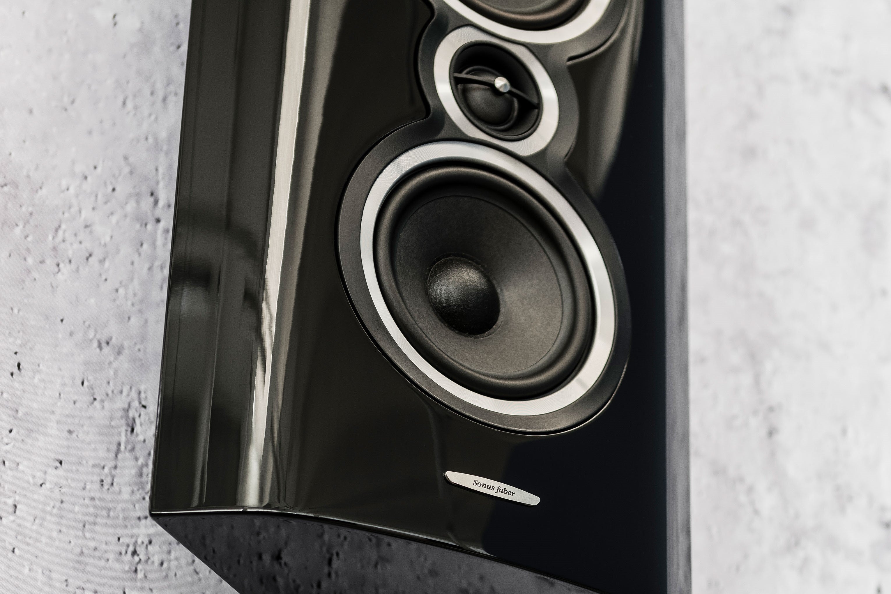 Sonus Faber SONETTO WALL - Passive 2-way On-Wall Speaker with Passive Radiator Design
