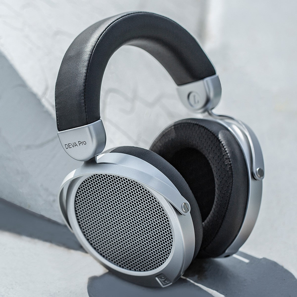 Hifiman DEVA PRO Wireless / Wired - wired & wireless planar headphones with R2R DAC module and Stealth Magnet drivers