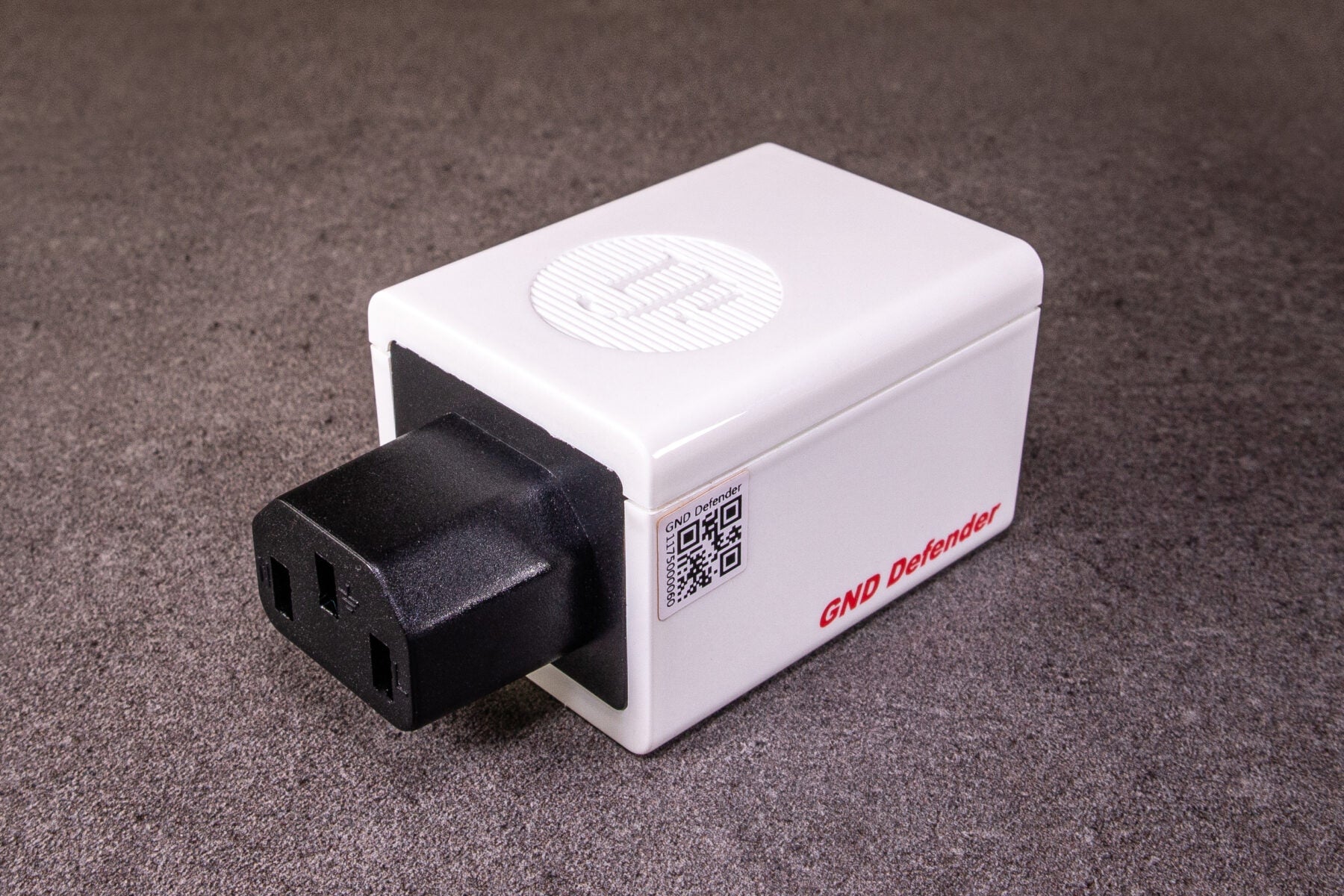 iFi audio GND Defender - Eliminates ground loops that cause audible speaker hum