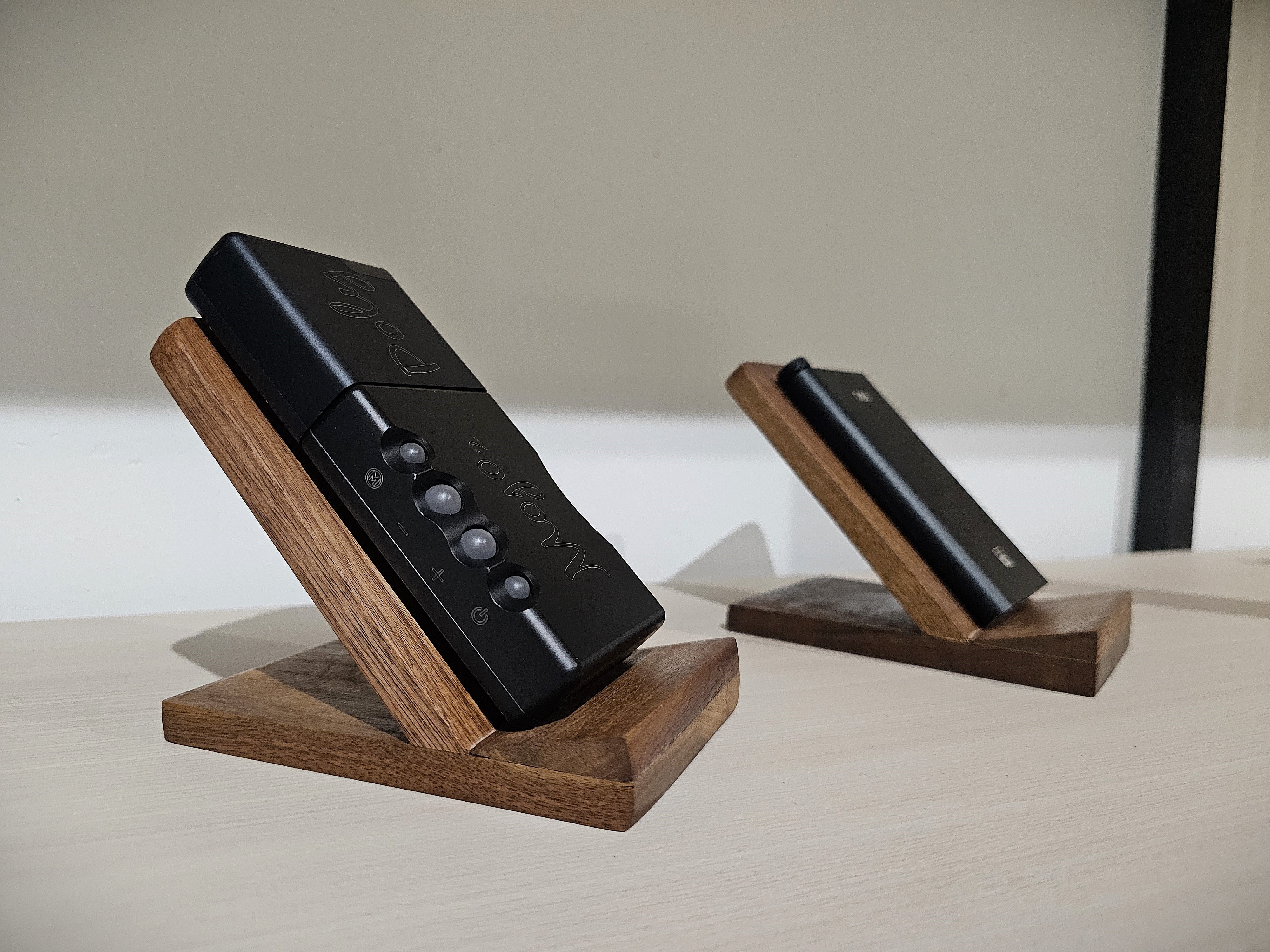 Stars Picker Mu - Wooden DAP Smartphone Stand