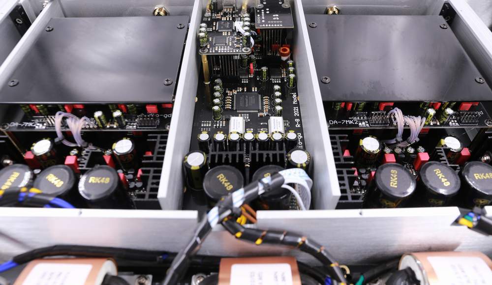 Audio-GD R-8HE MK3 / R8HE MK3 True Balanced Full Discrete R2R Ladder Desktop DAC with Regenerative Power Supply