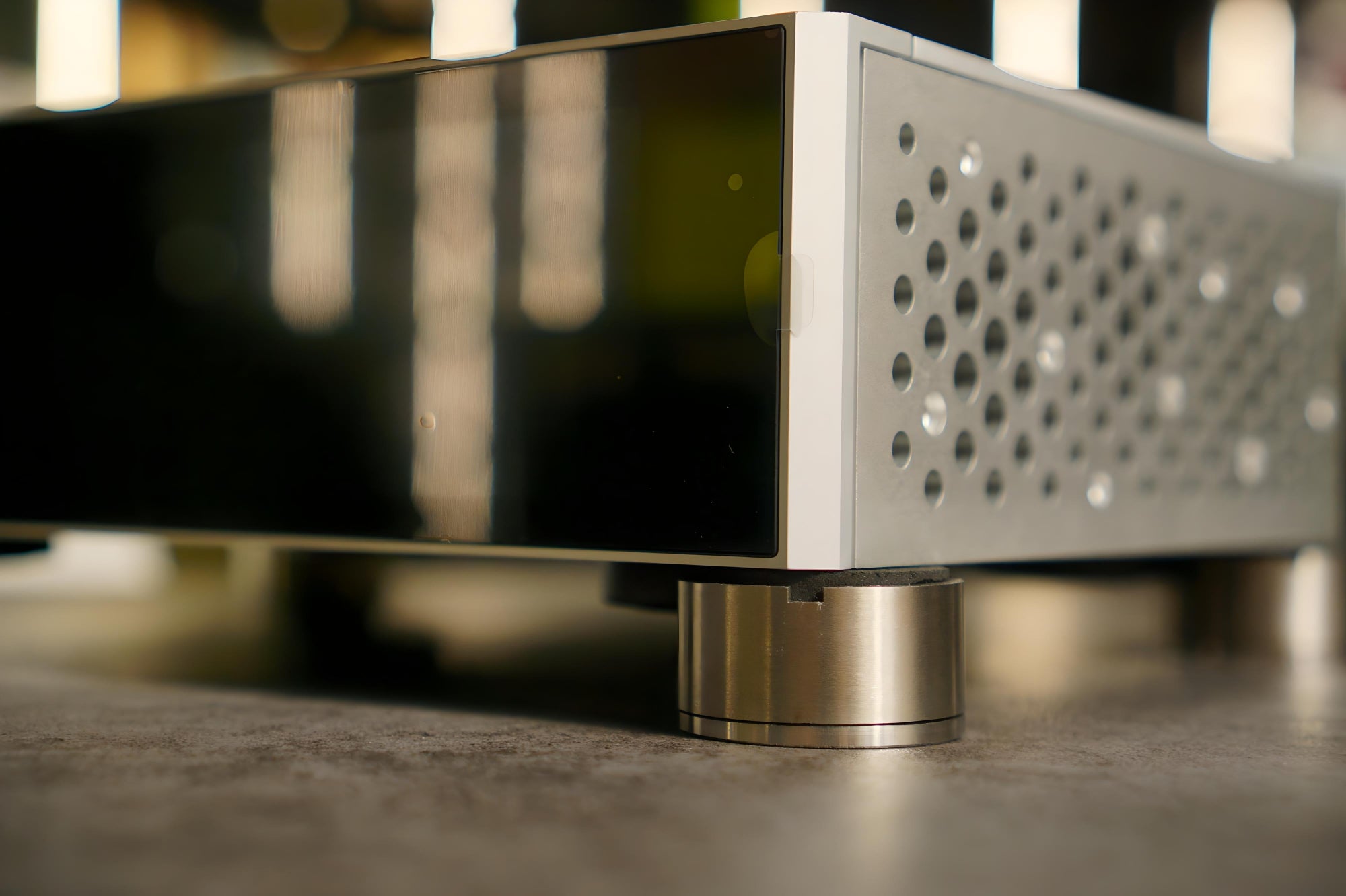 No-Limit-Audio Stradivaris Footprint from Switzerland Isolation Feet