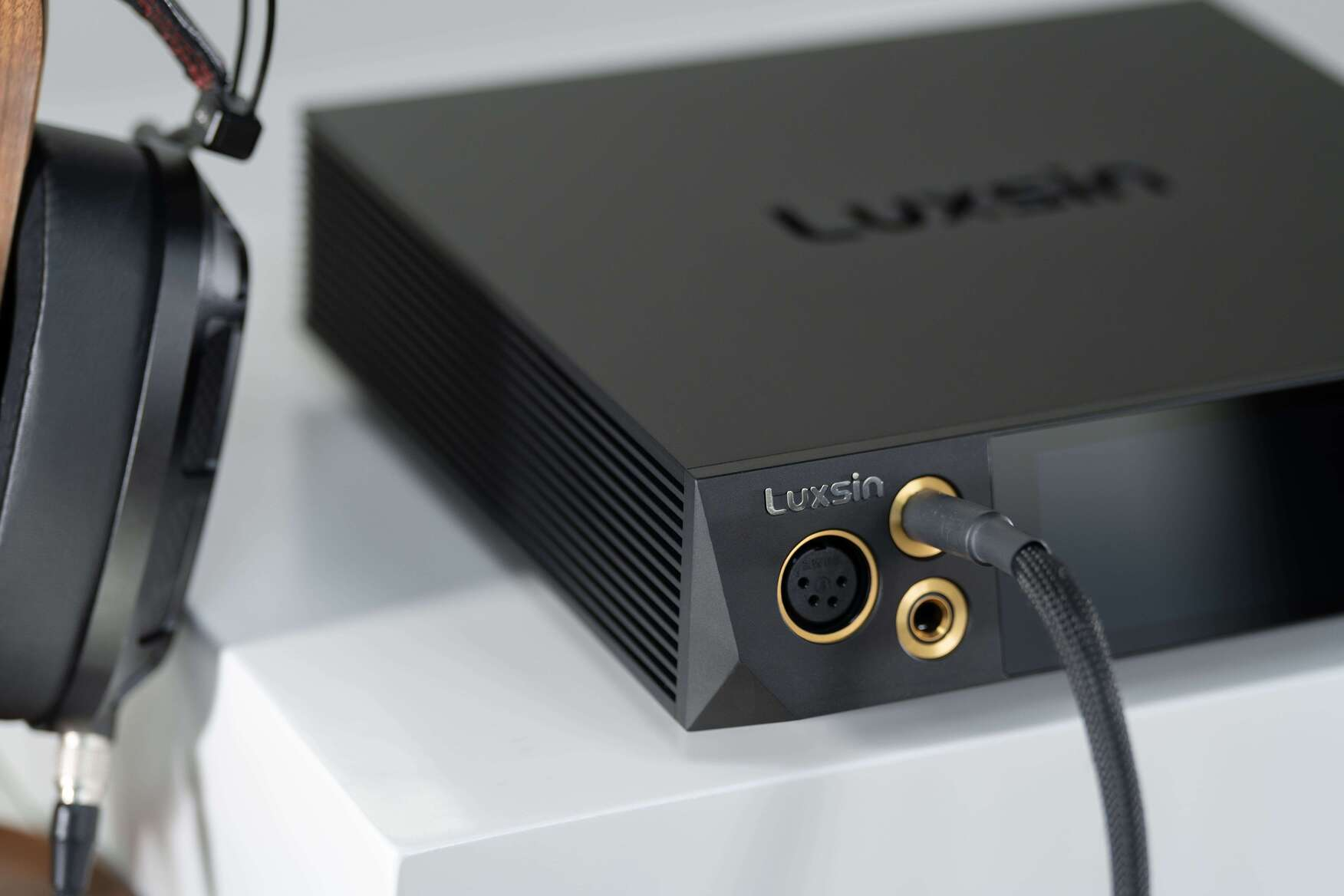 Luxsin X8 8*CS43198 DAC & Headphone Amplifier with World’s First AI-assisted EQ Tuning